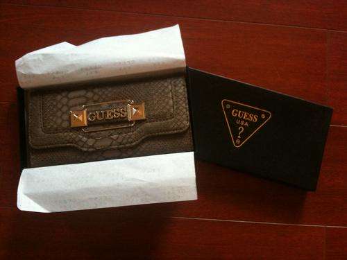 Guess: brown leather purse *AUTHENTIC*