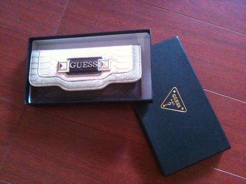 Guess:Stunning leather purse *AUTHENTIC*