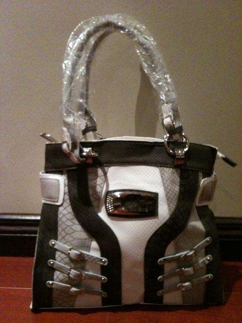LIMITED EDITION: Leather Guess Handbag