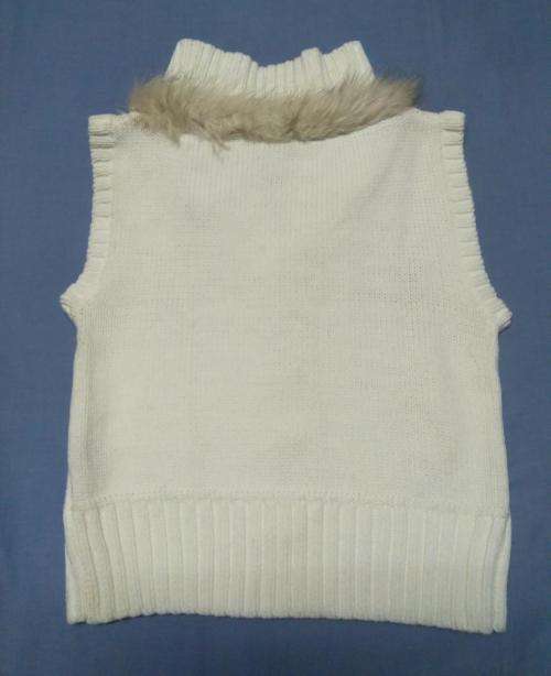 Sleeveless knit cardigan with faux fur collar