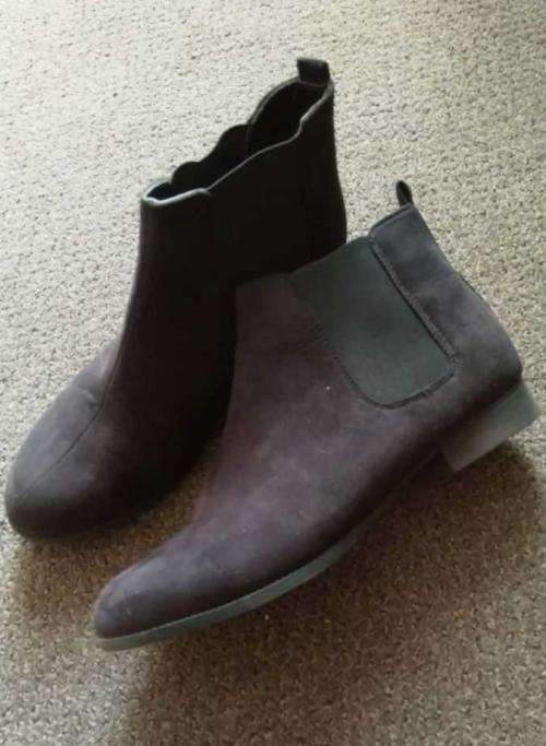 Suede Chelsea Ankle boots Black