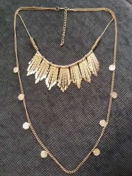 Stunning 2 layer choker and coin charm Necklace Gold