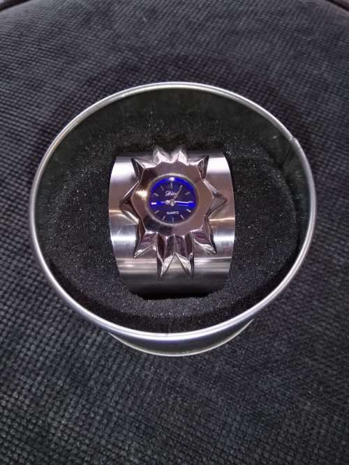Stainless steel cuff bracelet watch Diva