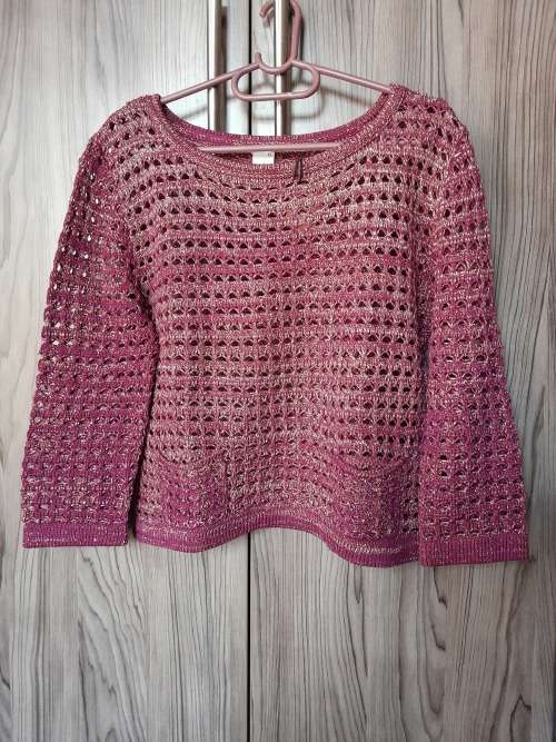 Pink and Gold cropped knit top