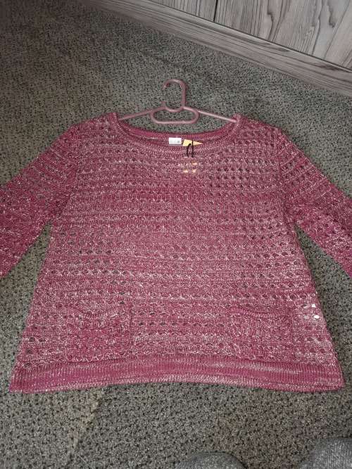 Pink and Gold cropped knit top