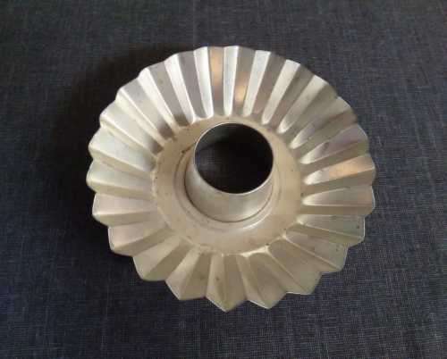 Large Swirl bundt ring baking cake pan