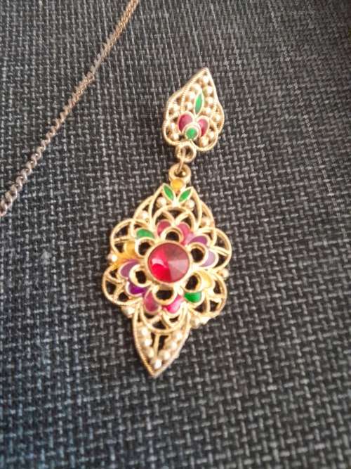 Vintage Necklace and matching teardrop earrings set Gold/Red