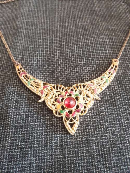 Vintage Necklace and matching teardrop earrings set Gold/Red