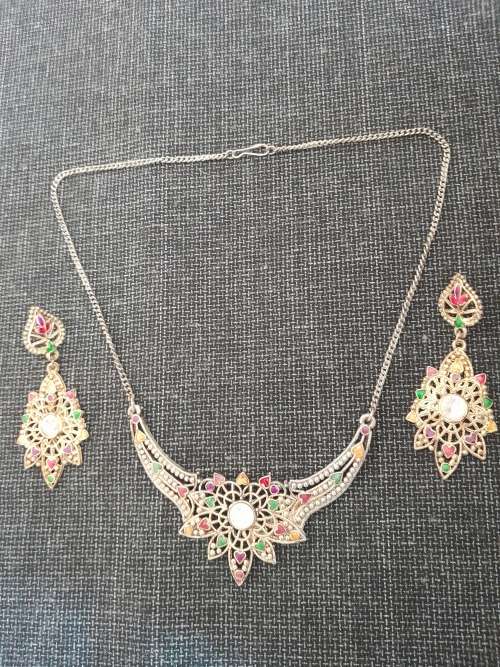 Vintage necklace and matching earrings set