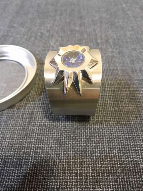 Stainless steel cuff bracelet watch Diva