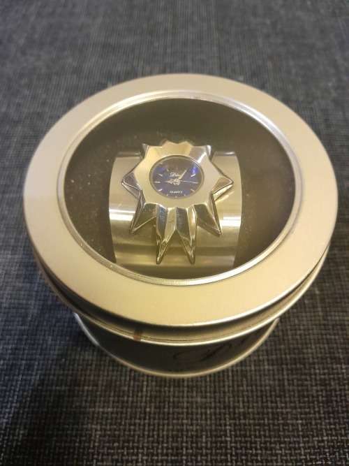 Stainless steel cuff bracelet watch Diva