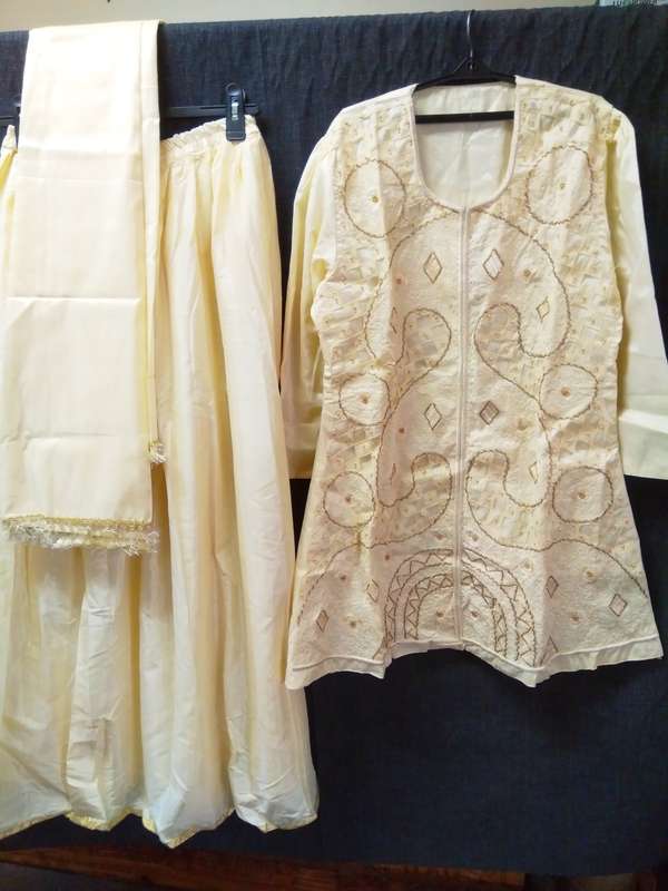 Cream sari top and skirt set