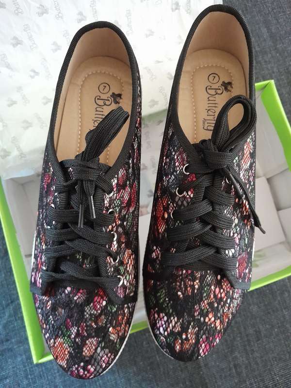 Butterfly feet floral print lace up sneakers