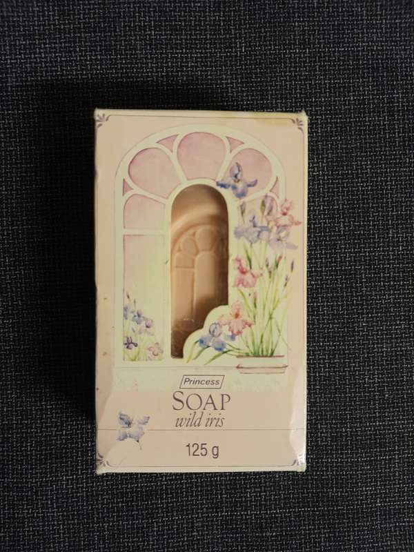 Collectors vintage Woolworths soap bar Wild Iris 125g