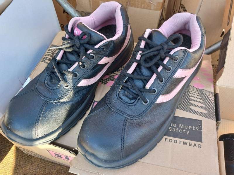 Sisi Safety Shoes UK size 7/8