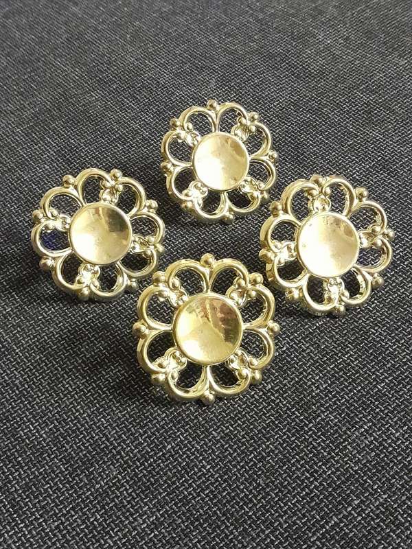 Gold door knobs x 4