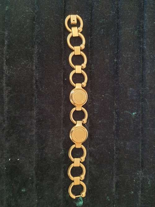A MAGNETIC BIOFLOW GOLDTONE BRACLET