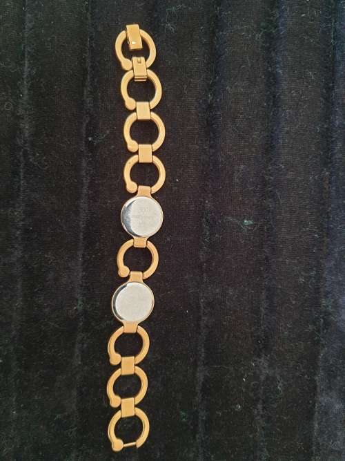 A MAGNETIC BIOFLOW GOLDTONE BRACLET