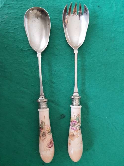 ANTIQUE EPNS SERVING SPOON AND FORK SPOON DESIGN SET WITH PORCILIN HANDLES