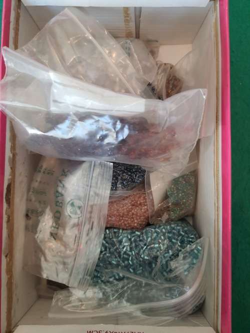 ENTIRE PARCEL OF COSTUME JEWELRY MAKING BEADS AND CHARMS KIT IN BOXES