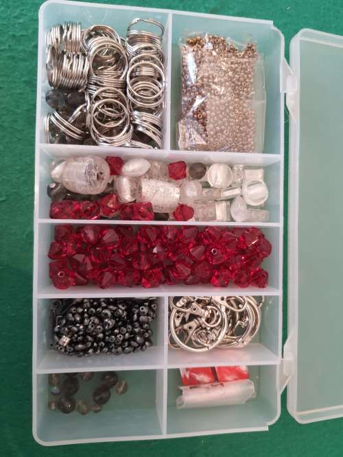 ENTIRE PARCEL OF COSTUME JEWELRY MAKING BEADS AND CHARMS KIT IN BOXES