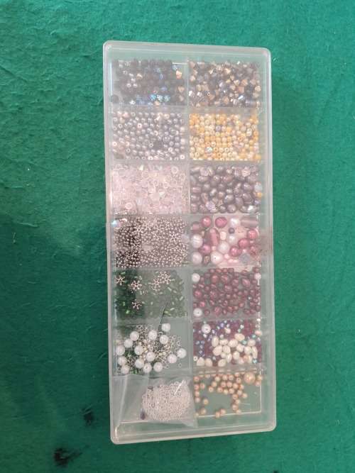 ENTIRE PARCEL OF COSTUME JEWELRY MAKING BEADS AND CHARMS KIT IN BOXES