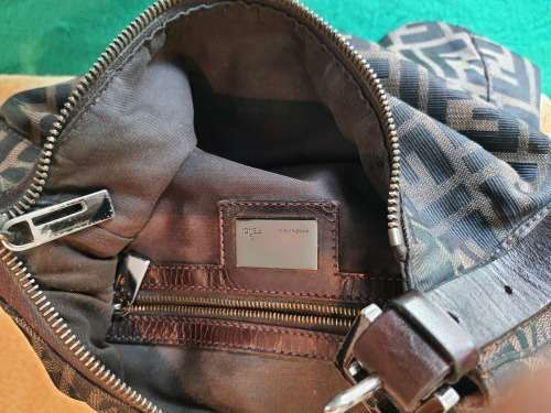 HIGHLY FASHIONABLE  VINTAGE FENDI HANDBAG IN ITS ORIGINAL COVER
