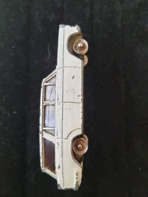 Cordi 53 DINKY TOYS FIAT 1800 MADE IN FRANCE, SDGC 548