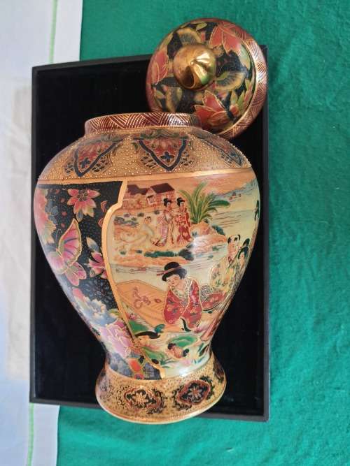 SATSUMA VINTAGE JAPANESE GINGER JAR HAND PAINTED GIESHA GIRLS IN MINT CONDITION