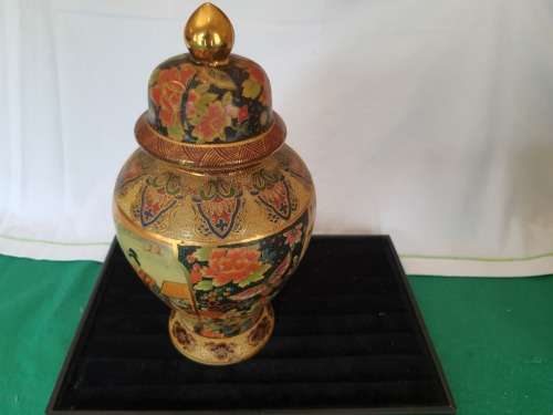 SATSUMA VINTAGE JAPANESE GINGER JAR HAND PAINTED GIESHA GIRLS IN MINT CONDITION