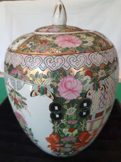 ANTIQUE JAPANESE A FARMERS SCENE HAND PAINTED GINGER JAR IN MINT CONDITION