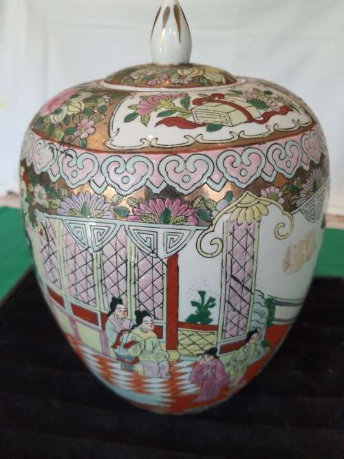 ANTIQUE JAPANESE A FARMERS SCENE HAND PAINTED GINGER JAR IN MINT CONDITION