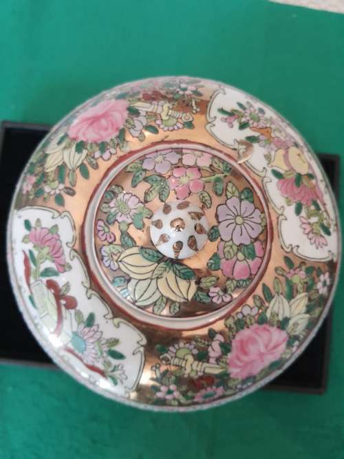 ANTIQUE JAPANESE A FARMERS SCENE HAND PAINTED GINGER JAR IN MINT CONDITION