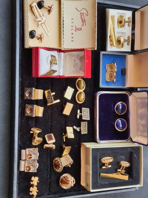 A VINTAGE JOBLOT EXCEPTIONAL QUALITY GOLD PLATED CUFFLINKS A COLLECTORS LOT