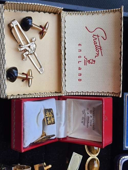A VINTAGE JOBLOT EXCEPTIONAL QUALITY GOLD PLATED CUFFLINKS A COLLECTORS LOT