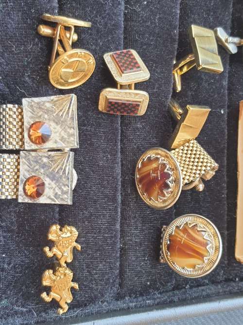 A VINTAGE JOBLOT EXCEPTIONAL QUALITY GOLD PLATED CUFFLINKS A COLLECTORS LOT