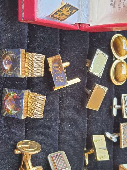 A VINTAGE JOBLOT EXCEPTIONAL QUALITY GOLD PLATED CUFFLINKS A COLLECTORS LOT