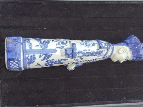 A BLUE AND WHITE MING EMPERORS STATUE IN PERFACT CONDITION CHINA PORCELAIN