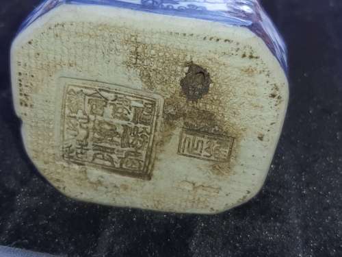 A BLUE AND WHITE MING EMPERORS STATUE IN PERFACT CONDITION CHINA PORCELAIN