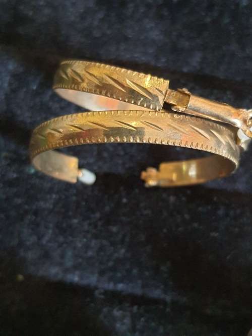 a JOBLOT VINTAGE EARRINGS