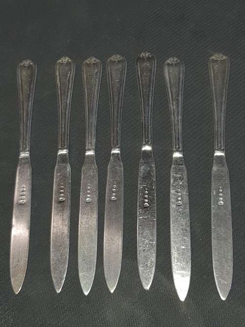 A JOBLOT VINTAGE EPNS KNIVES and FORKS 7 EACH IN ALL