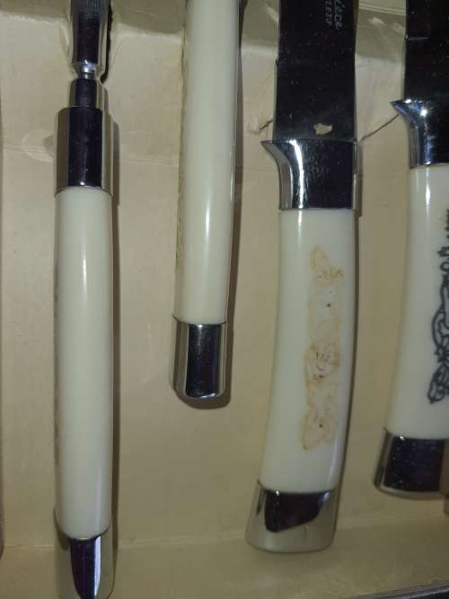 A 4 PIECE CARVING SET WITH WHITE INLAID HANDLE  MASTER PIECE STAINLESS STEEL