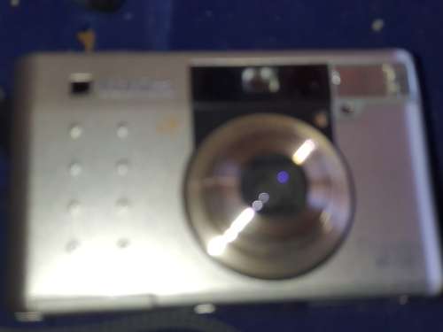 3 DIGITAL COMPACT TRAVEL CAMERAS ALL NEED BATTERIES BUT IN WORKING ORDER