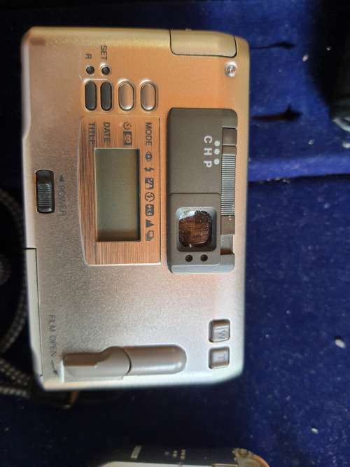 3 DIGITAL COMPACT TRAVEL CAMERAS ALL NEED BATTERIES BUT IN WORKING ORDER