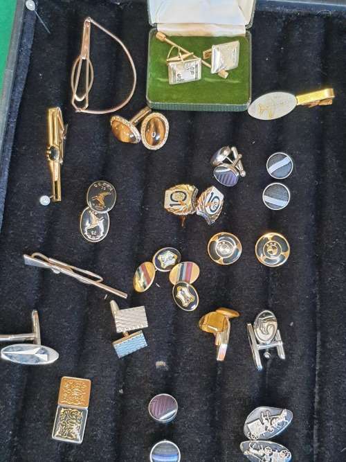 A COLLECTION OF RARE AND VINTAGE CUFFLINKS
