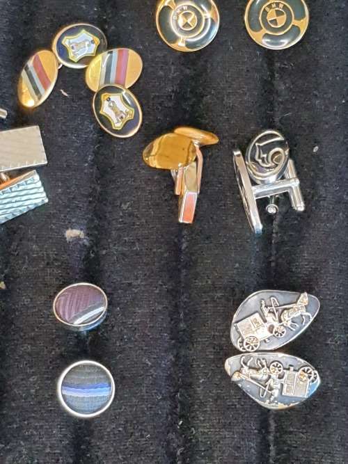 A COLLECTION OF RARE AND VINTAGE CUFFLINKS