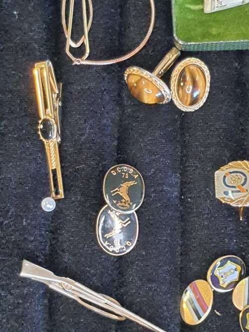 A COLLECTION OF RARE AND VINTAGE CUFFLINKS