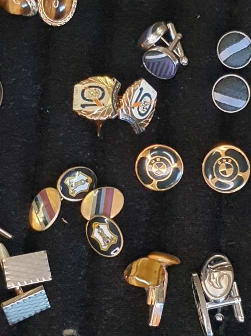 A COLLECTION OF RARE AND VINTAGE CUFFLINKS