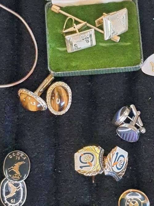 A COLLECTION OF RARE AND VINTAGE CUFFLINKS