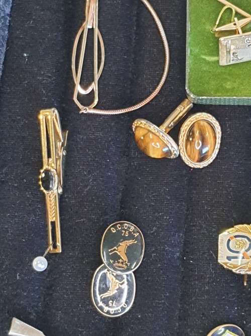 A COLLECTION OF RARE AND VINTAGE CUFFLINKS